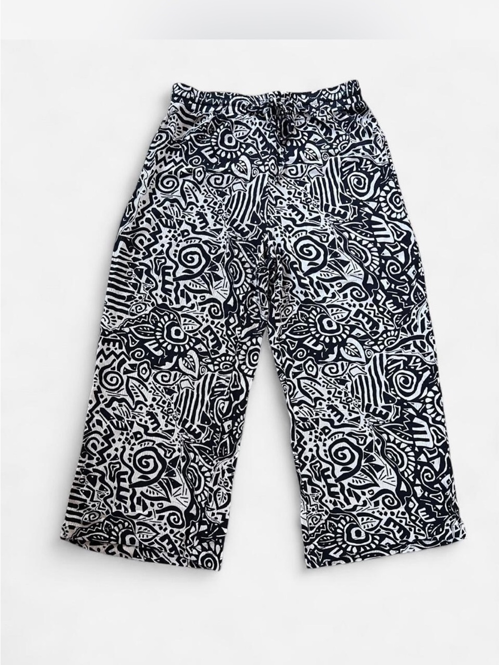 Sabrina Lauren Women’s Black & White Abstract Print Capri (22”) Pants